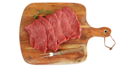 plusieurs steaks de bœuf crus, en gros plan, sur un fond blanc	