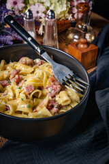 Tagliatelle mosse Carbonara