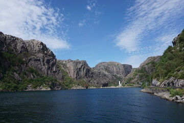 Fototapeta na wymiar Felsenlanschaft in Norwegen mit Ausblick
