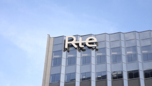 RTE logo R&eacute;seau de Transport d'&Eacute;lectricit&eacute; (Electricity Transmission Network) on the top of the headquarters. Rte's logo on the building of La Defense.