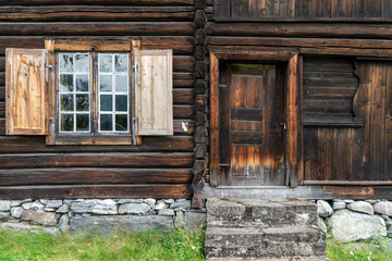 Bauernhäuser und Scheunen im Freilichtmuseum Dokka, Norwegen