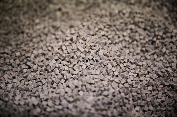 Pile of tumbling mediums for vibratory finishing machine