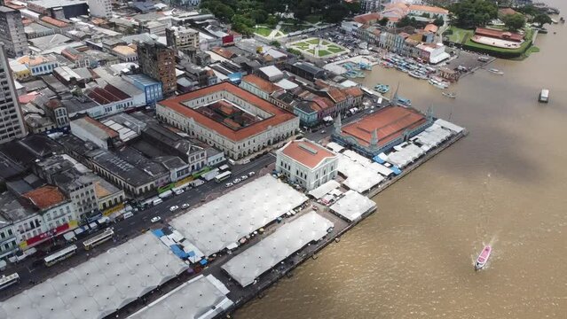 Paisagem Cidade Beira Rio Bel&eacute;m Par&aacute; Ver o Peso Mercado Peixe Pescador Pesca Municipal Centro Feira Livre Artesanato A&eacute;reo Drone &Aacute;gua Amaz&ocirc;nia Amazonas Belem Para Pr&eacute;dios Cultura Ver-o-Peso Barcos