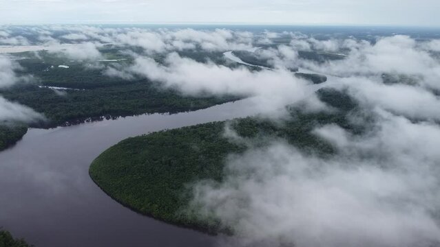 Rio Pregui&ccedil;as Dunas Praia Lagoas Pequenos Len&ccedil;&oacute;is Paisagem Barreirinhas Vilarejo Cabur&eacute; Mandacaru Prote&ccedil;&atilde;o Ambiental Paulino Neves Cen&aacute;rio Tropical Paradis&iacute;aco Para&iacute;so Natureza A&eacute;reo Drone Turismo