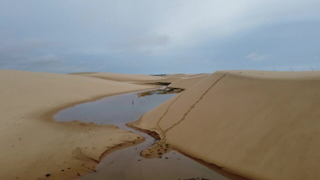 Rio Pregui&ccedil;as Dunas Praia Lagoas Pequenos Len&ccedil;&oacute;is Paisagem Barreirinhas Vilarejo Cabur&eacute; Mandacaru Prote&ccedil;&atilde;o Ambiental Paulino Neves Cen&aacute;rio Tropical Paradis&iacute;aco Para&iacute;so Natureza A&eacute;reo Drone Turismo