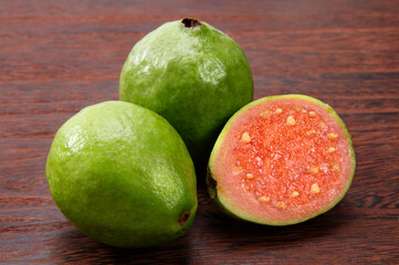 南国のトロピカルフルーツ、グアバ