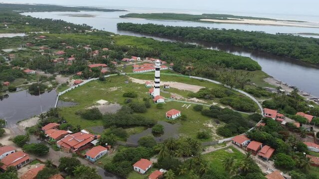 Mandacaru Barra Rio Pregui&ccedil;as Cabur&eacute; Barreirinhas Maranh&atilde;o Len&ccedil;&oacute;is Maranhenses Farol Paisagem Barco Comunidade Vilarejo Marinha Brasil Turismo Tur&iacute;stico A&eacute;reo Drone Natureza Cabana