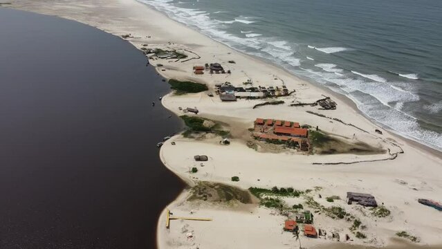 Mandacaru Barra Rio Pregui&ccedil;as Cabur&eacute; Barreirinhas Maranh&atilde;o Len&ccedil;&oacute;is Maranhenses Farol Paisagem Barco Comunidade Vilarejo Abandonado Ru&iacute;nas Brasil Turismo Tur&iacute;stico A&eacute;reo Drone Natureza Cabana