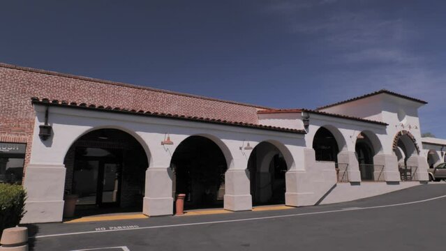 San Juan Capistrano has many architectural and historical sights. It attracts many tourists. California (USA)