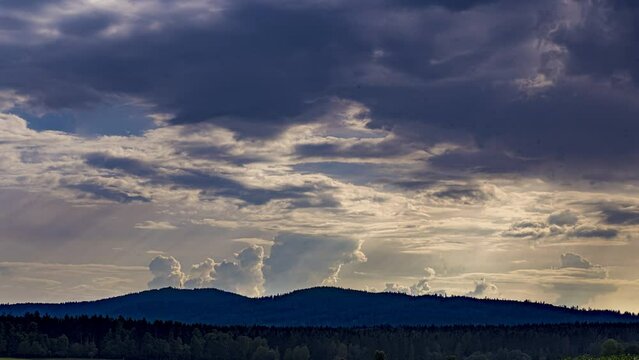 Quellwolken &uuml;ber der K&ouml;sseine im Fichtelgebirge