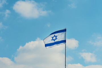Fototapeta premium Israel's Independence Day: Israeli Flag Against Skyline.