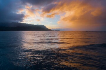 Fototapeta na wymiar Scenic shot of Hanalei Bay at sunset, Hawaii