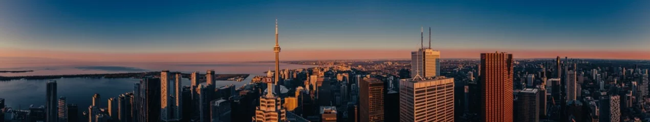 Keuken spatwand met foto Cinematic panorama of a beautiful sunrise in Toronto © Demetrios Vassiliades/Wirestock Creators