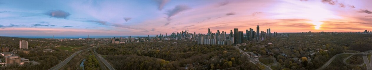 Fototapeta na wymiar Toronto city with Pink Sunset from Don Valley