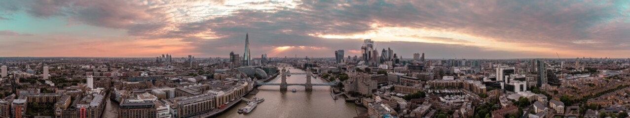 Beautiful shot of Tower Bridge in London at pinky dreamy sunset © Demetrios Vassiliades/Wirestock Creators