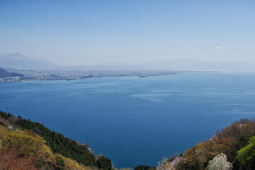 Fototapeta na wymiar 滋賀県長浜市の奥琵琶湖から見える風景