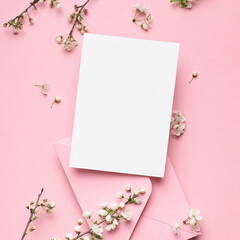 Invitation or greeting card mockup with white flowers on pink background - obrazy, fototapety, plakaty