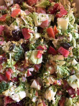 Broccoli salad with pepper