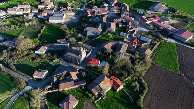 Amaya town at the base of the hanging syncline of Pe&ntilde;a Amaya. World geological heritage by UNESCO. Las Loras Geopark. Burgos. Castile and Leon. Spain, Europe
