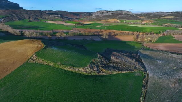 Agricultural landscape in the town of Amaya at the base of the hanging syncline of Pe&ntilde;a Amaya. World geological heritage by UNESCO. Las Loras Geopark. Burgos. Castile and Leon. Spain, Europe