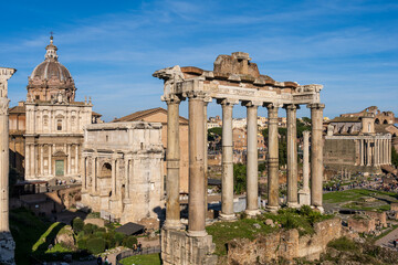 Fototapeta na wymiar Rom, Italien, Apr. 2023 Die Ausgrabungsstätte Forum Romanum das ehemalige Machtzentrum des Römischen Imperiums