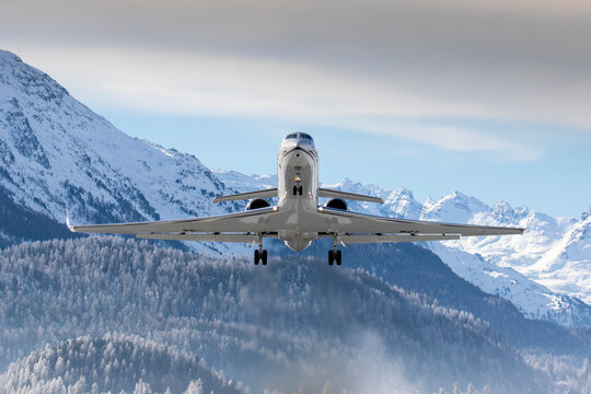 Gulfstream G550 departing St. Moritz  - Powered by Adobe