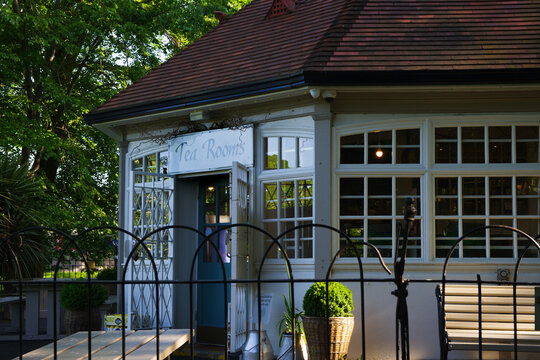 Victorian Tea Rooms, situated along picturesque Chesterfield Avenue, have drawn visitors since the late 1800s. Constructed as a refreshment kiosk for visitors to The Phoenix Park 