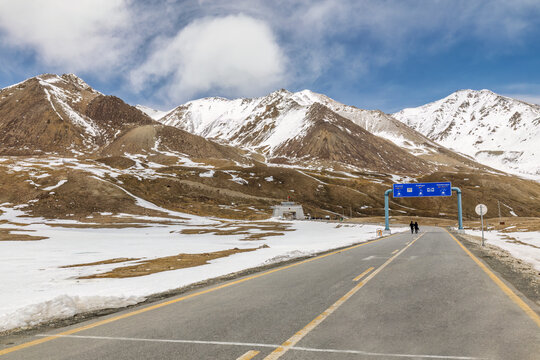 Monument at Khunjerab Pass - The highest border of the world, a symbol of friendship and cooperation between Pakistan and China.