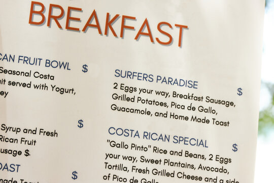 Men&uacute; moderno y minimalista de desayuno de un restaurante para ilustrar  / Modern and minimalist restaurant breakfast menu to illustrate 