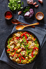 chicken mushroom paella with pepper, green peas