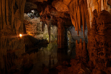 Fototapeta na wymiar Die Neptun-Grotte bei Alghero auf Sardinien