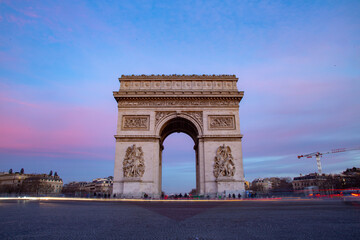 Fototapeta na wymiar arc de triomphe at sunset in Paris France