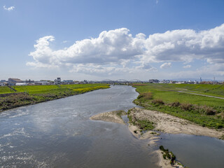 河の流れる風景