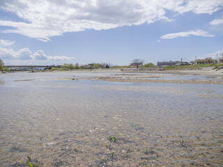 河の流れる風景