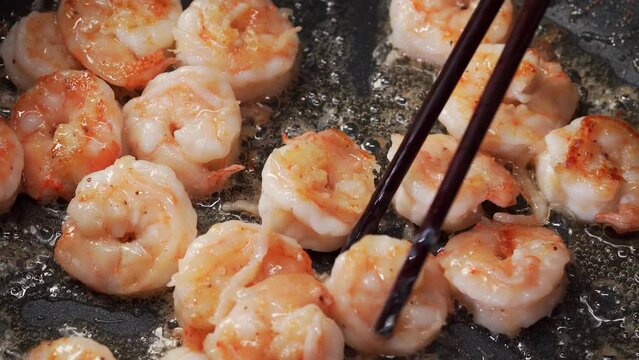The cooking process of special Chinese food Dutch peas fried shrimp