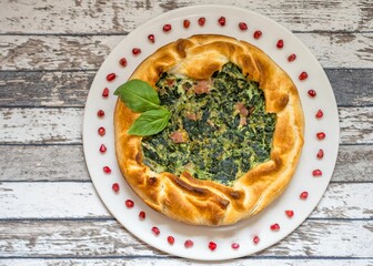 Pie with spinach and puff pastry