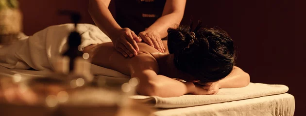 Fototapeten Relaxation woman back massage with masseur in cosmetology spa centre. © ME Image