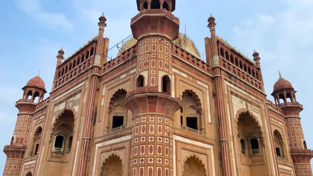Safdarjung Tomb is located in New Delhi, India