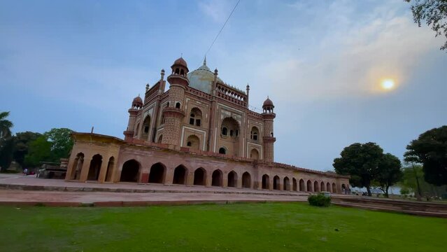 Safdarjung Tomb is located in New Delhi, India