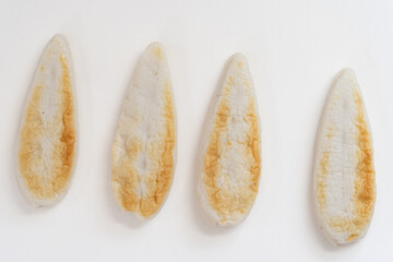 まな板の上の笹かまぼこ