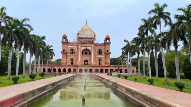 Safdarjung Tomb is located in New Delhi, India