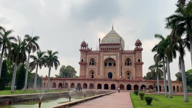 Safdarjung Tomb is located in New Delhi, India