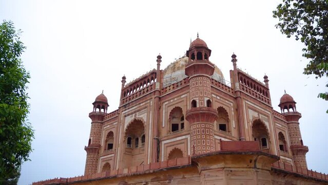 Safdarjung Tomb is located in New Delhi, India