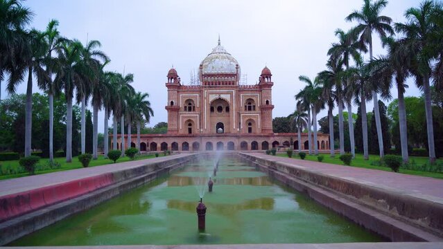Safdarjung Tomb is located in New Delhi, India