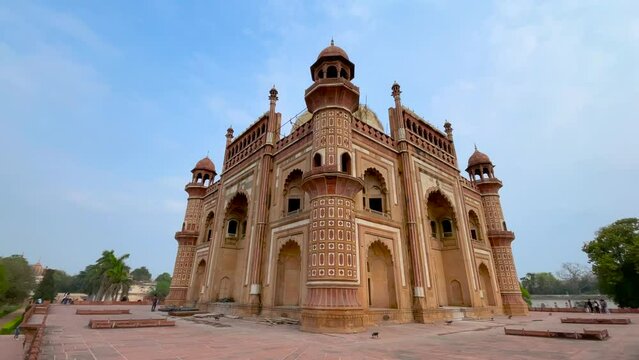 Safdarjung Tomb is located in New Delhi, India