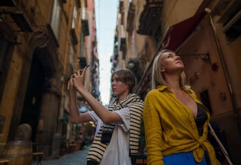 Obraz na płótnie Canvas Two female tourists exploring the old town.