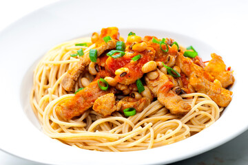 spaghetti with poultry meat, tomato sauce and beans