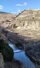 Paisaje de las murallas de Albarracín, junto al río Guadalaviar, Teruel