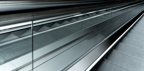 Obraz premium Modern automatic escalator system in shopping mall