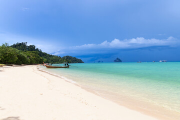 Paradise beach is a really tranquil place. Crystal clear water and a very interesting snorkeling reef at Koh Kradan in Trang, Thailand. 